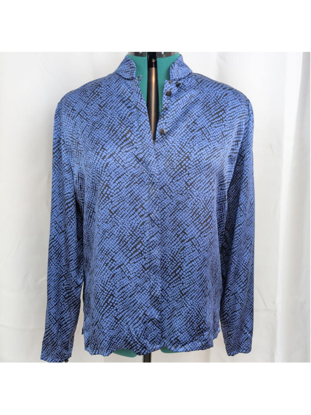 Vintage Silk Blue Scale Patterned Top 12 - Picture 3 of 6